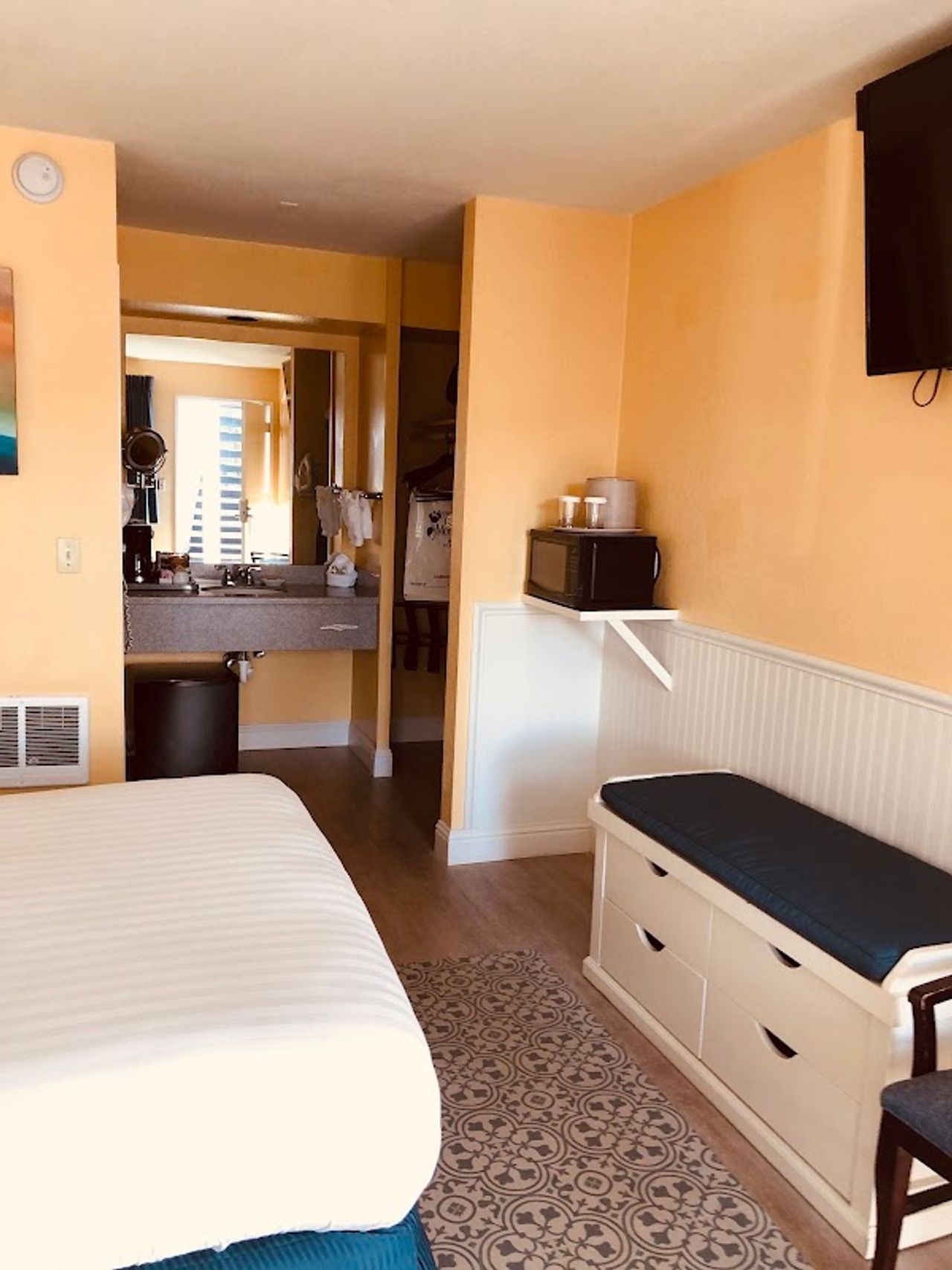 Photo of Monterey Bay Lodge - Room