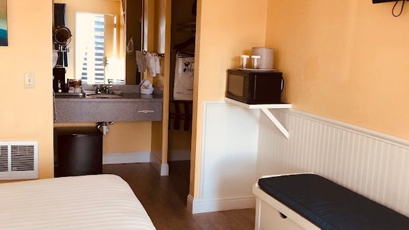 Photo of Monterey Bay Lodge - Room