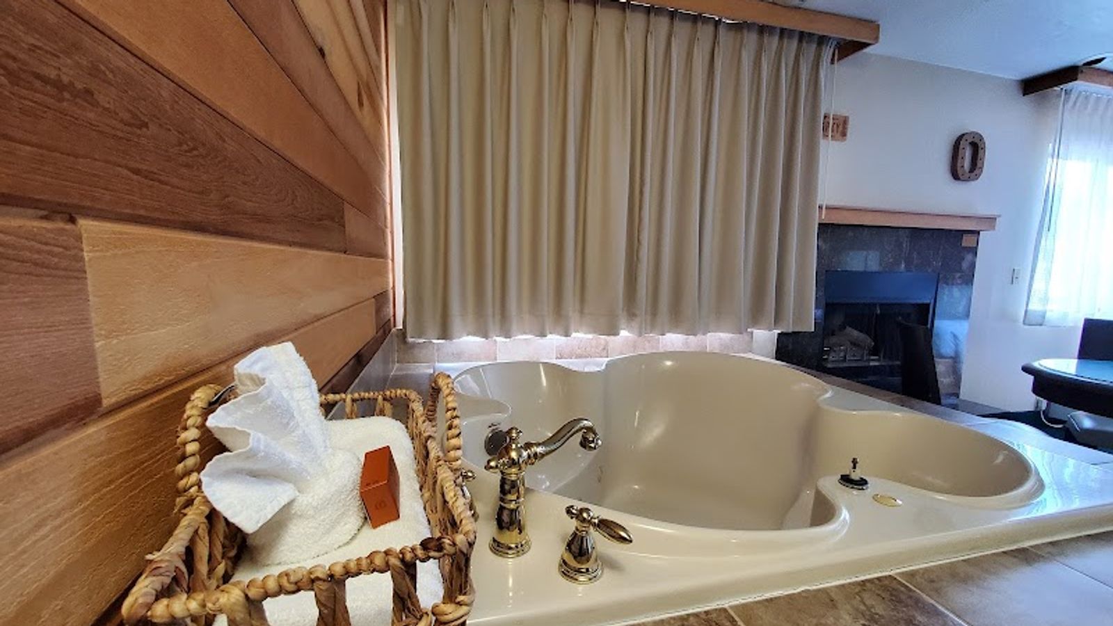 Photo of Rogue Regency Inn & Suites