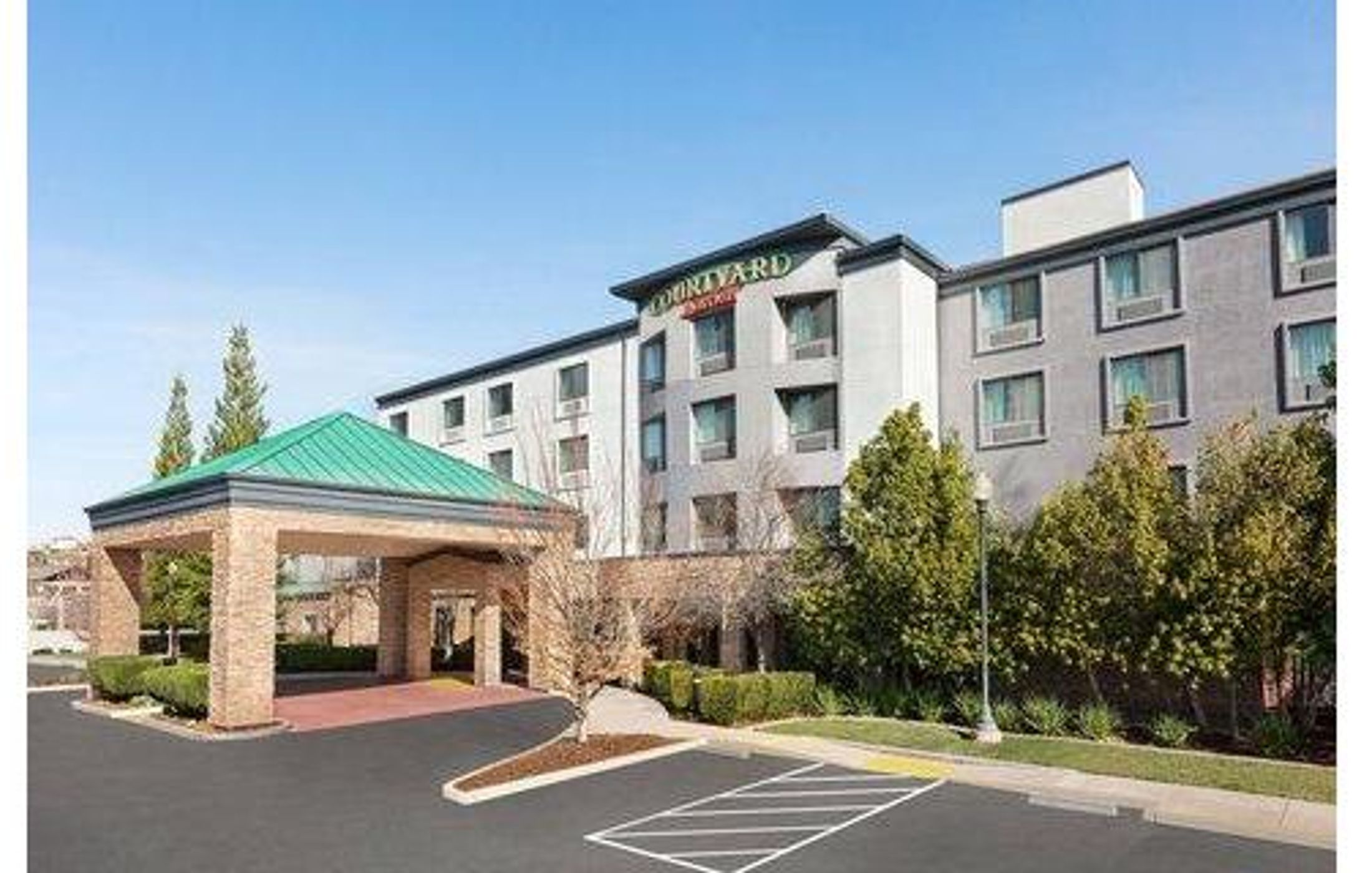 Courtyard Sacramento Folsom
