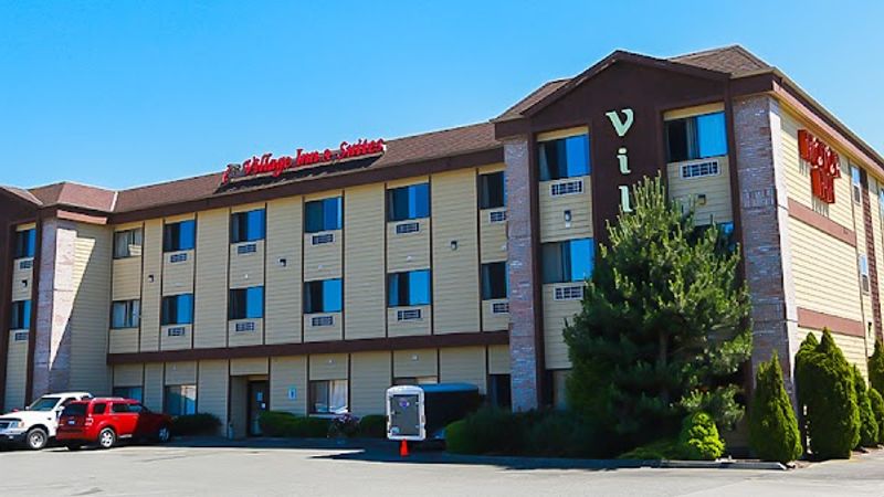 Village Inn & Suites