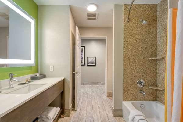 Photo of La Quinta Inn & Suites by Wyndham Visalia/Sequoia Gateway