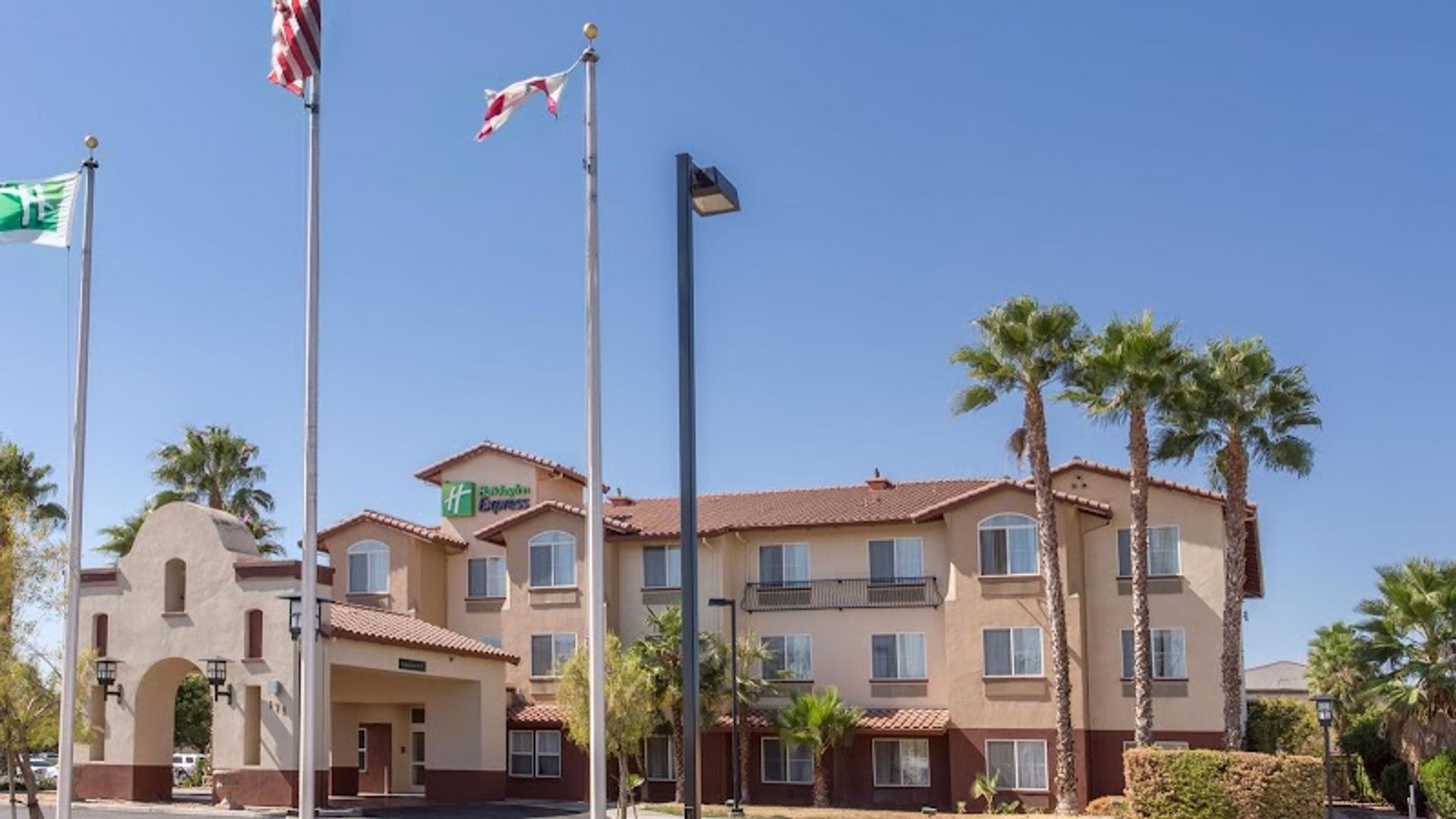 Holiday Inn Express & Suites Manteca City Center by IHG