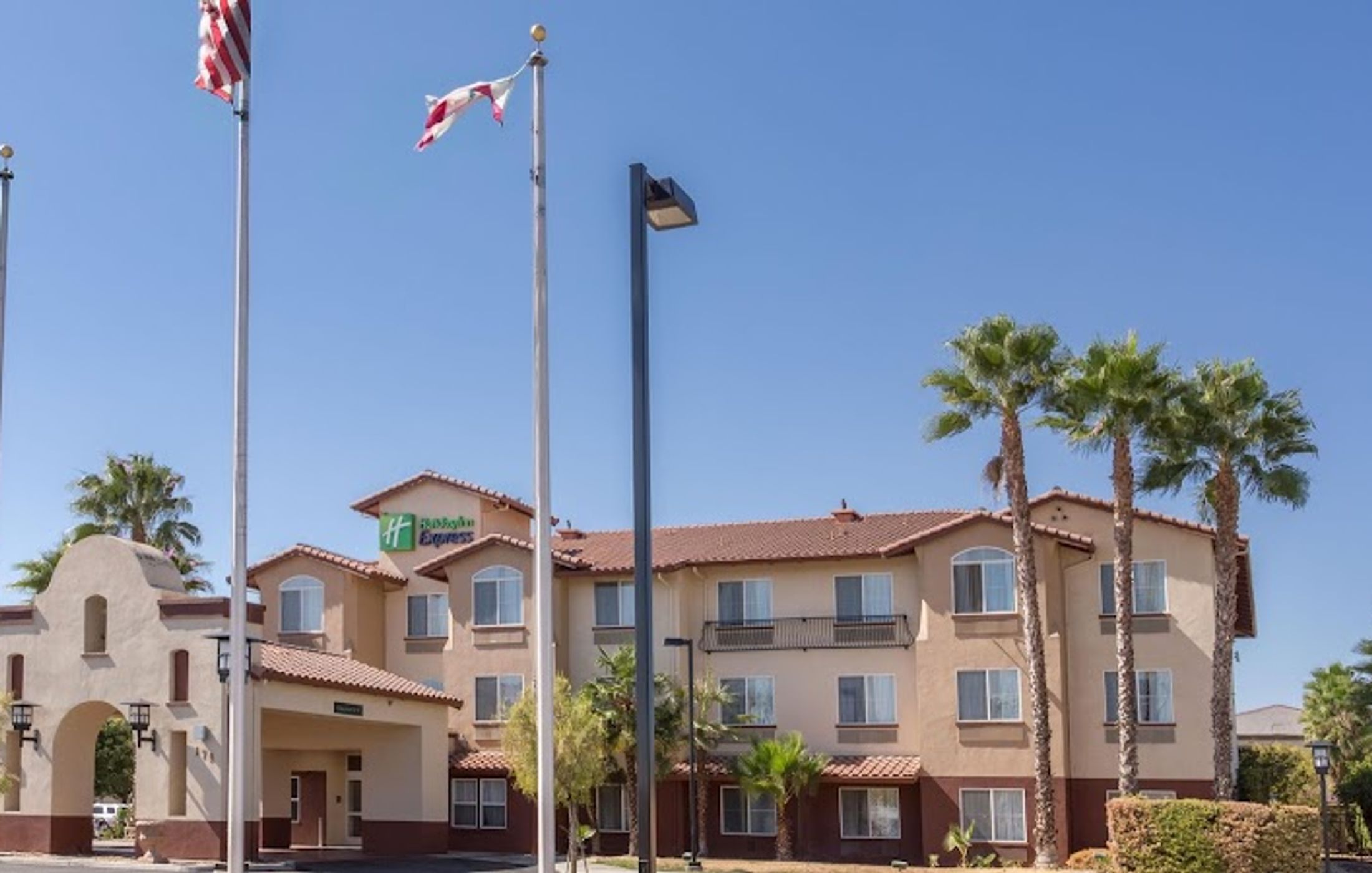Holiday Inn Express & Suites Manteca City Center by IHG