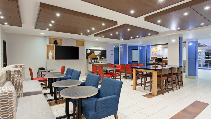 Photo of Holiday Inn Express & Suites Oakland-Airport by IHG