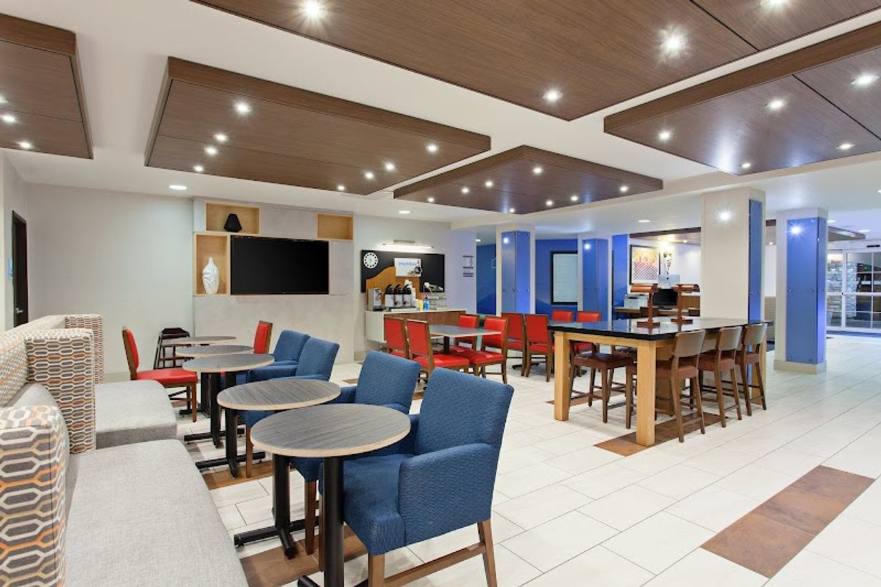 Photo of Holiday Inn Express & Suites Oakland-Airport by IHG