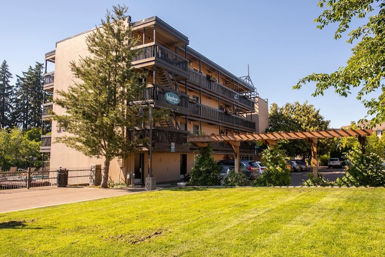 Photo of The Lakeshore Inn