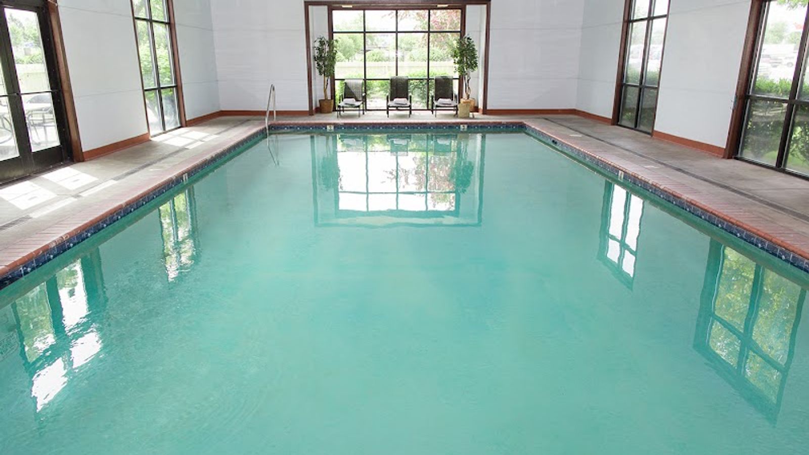 Photo of Rogue Regency Inn & Suites