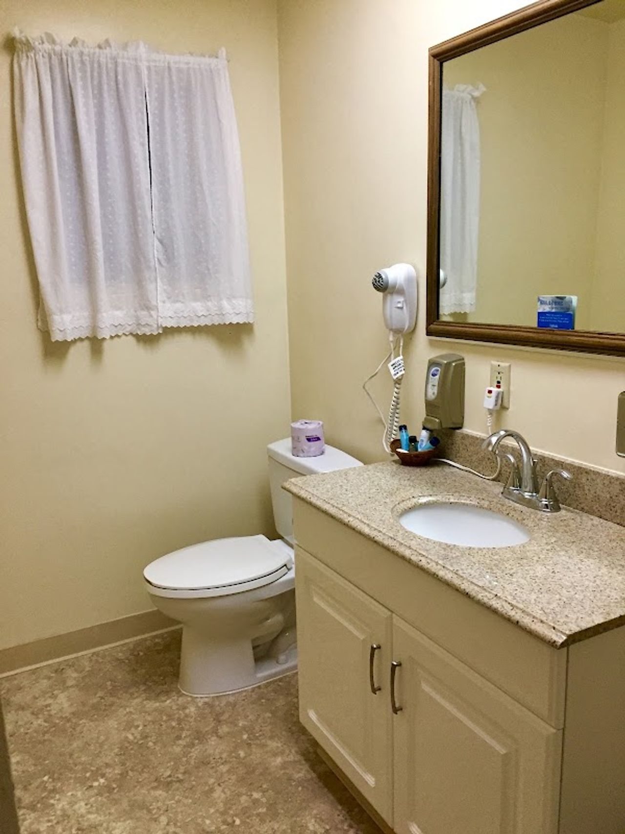 Photo of Lone Oak Lodge - Bathroom