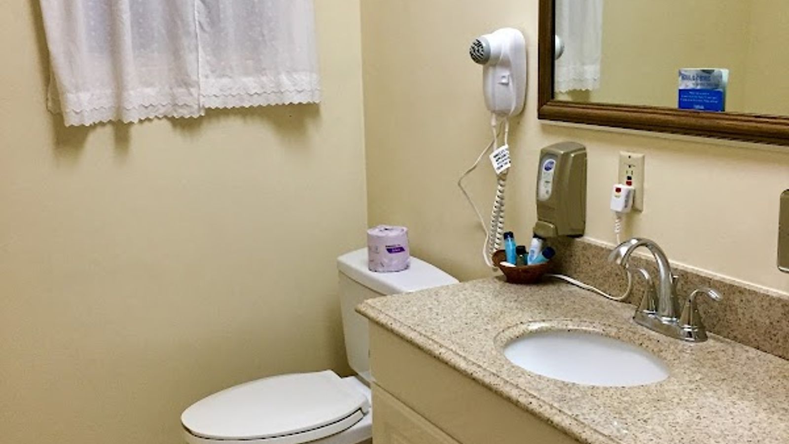 Photo of Lone Oak Lodge - Bathroom