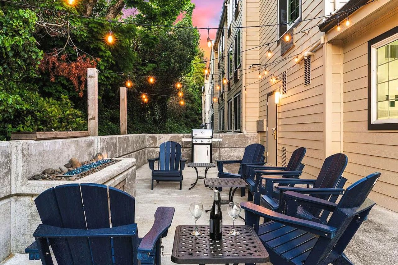 The Ashley Inn & Suites - Outdoor Seating Area, Fire Pit