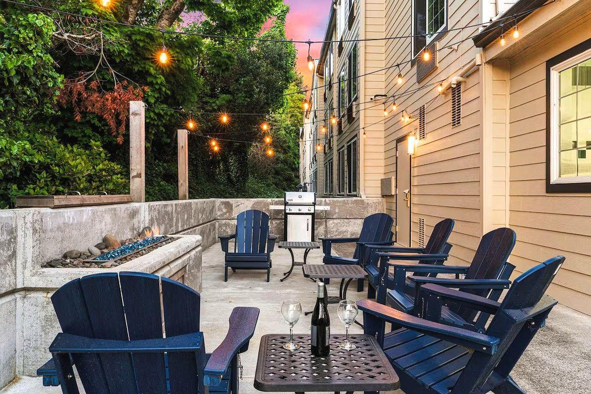 The Ashley Inn & Suites - Outdoor Seating Area, Fire Pit