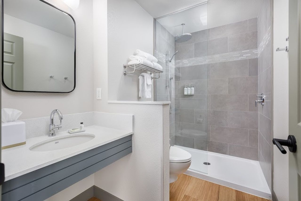 Photo of Surfland Hotel - Bathroom, Walk-in Shower