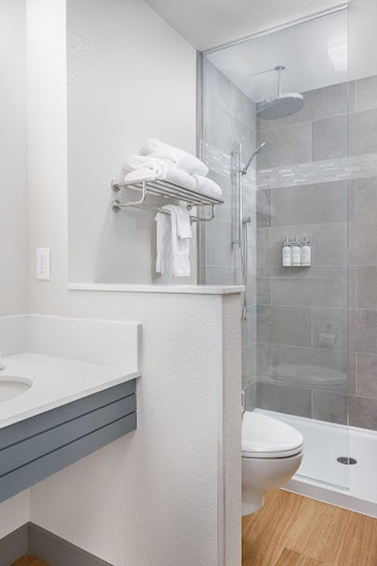 Photo of Surfland Hotel - Bathroom, Walk-in Shower