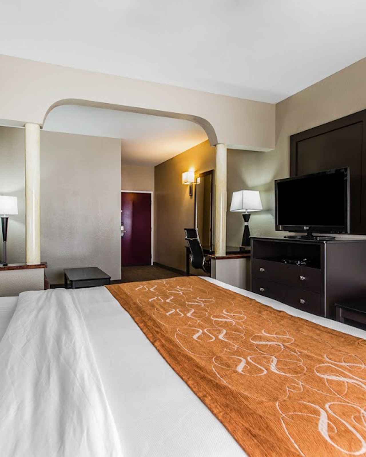 Photo of Comfort Suites Bakersfield