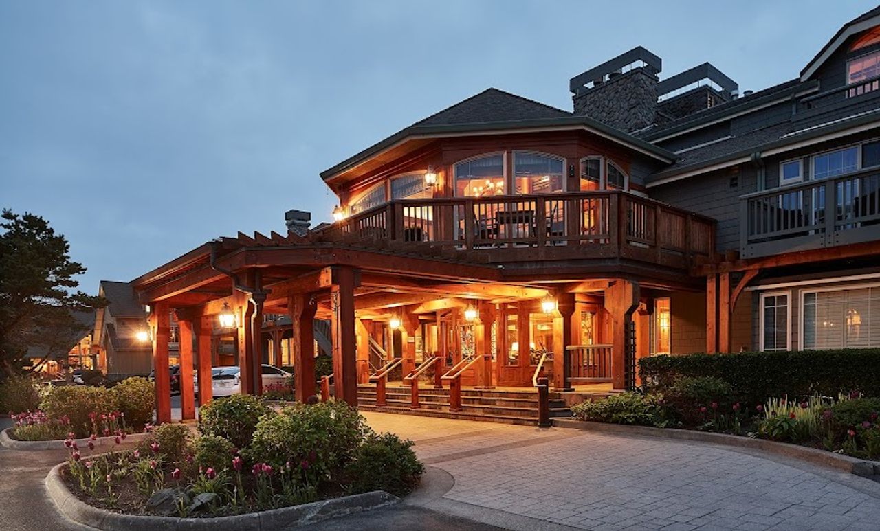 Photo of Stephanie Inn & Dining Room