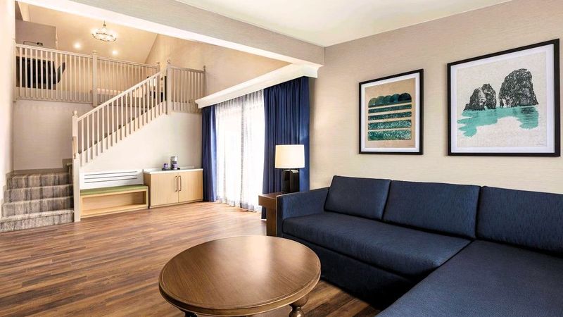 Photo of Hilton Garden Inn Monterey - Bi-level suites