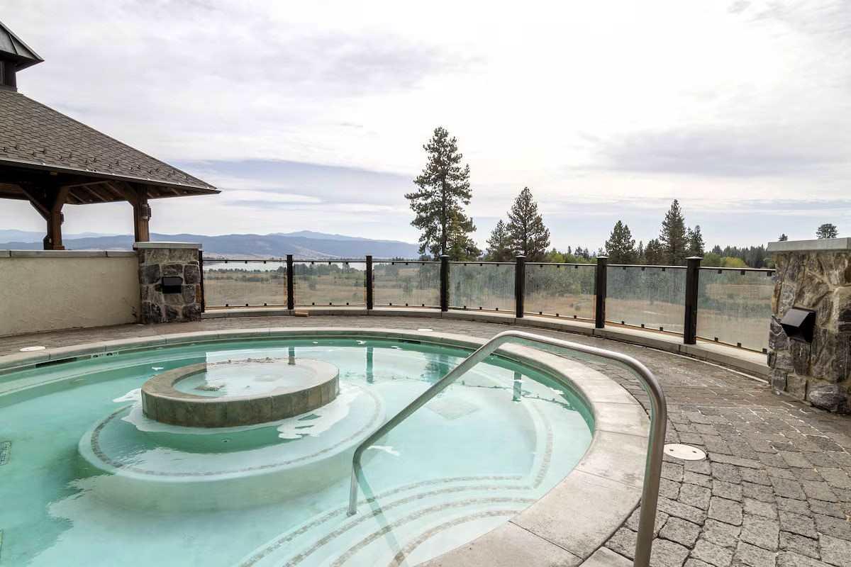 Tamarack Resort - Outdoor Spa Tub