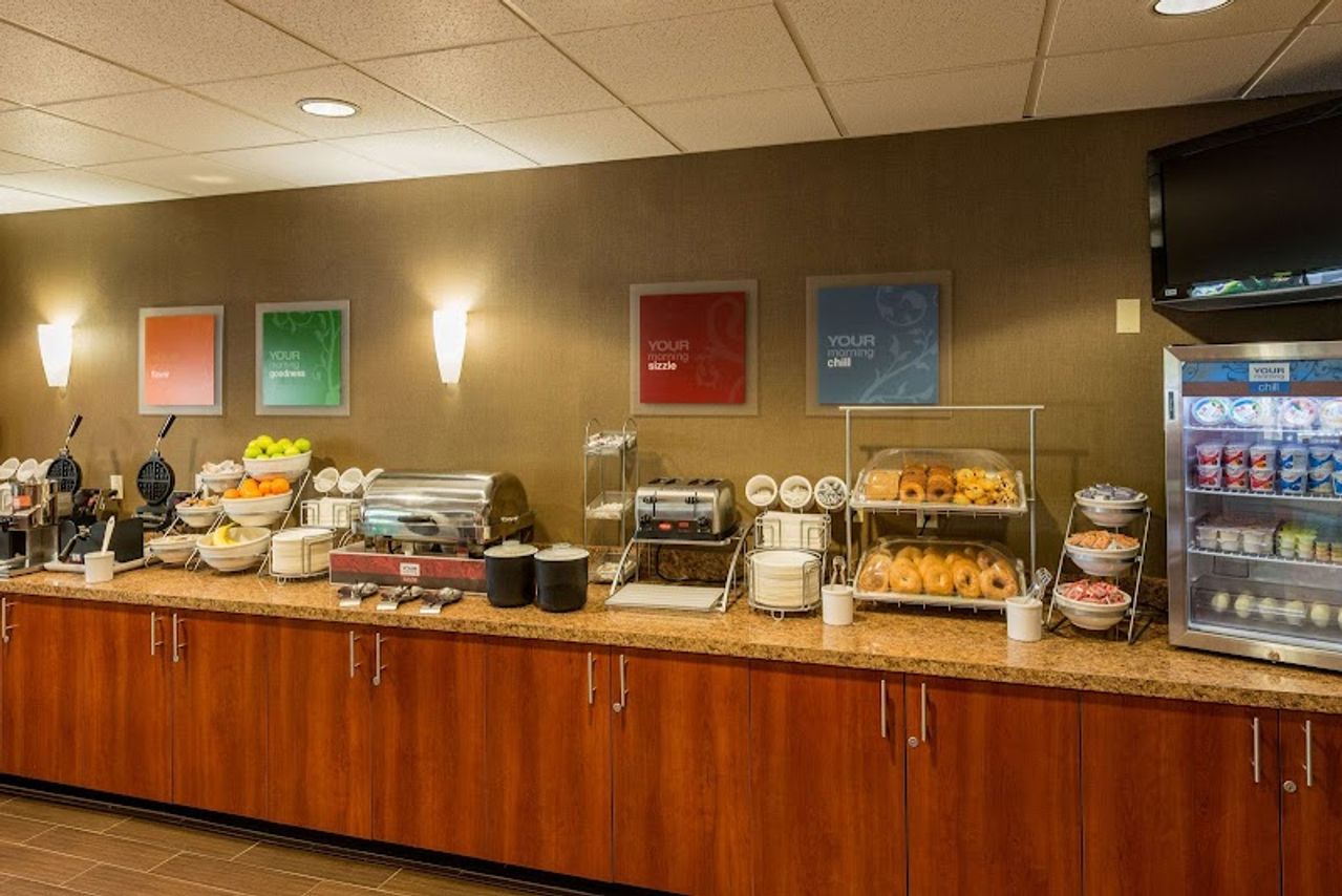 Photo of Comfort Suites Springfield RiverBend Medical - Photo of Comfort Suites Springfield RiverBend Medical - Complimentary hot breakfast