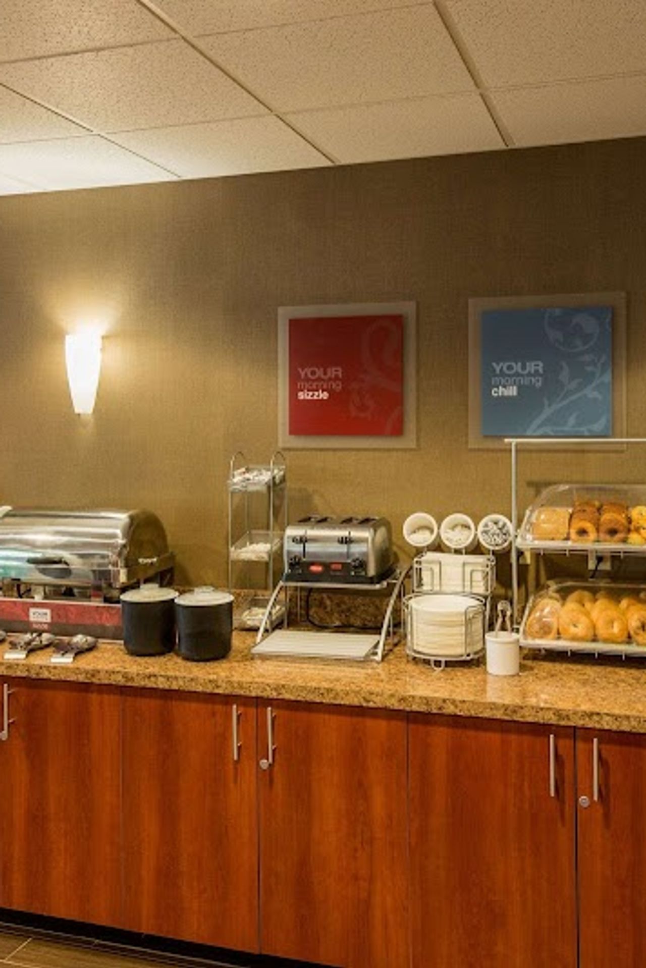 Photo of Comfort Suites Springfield RiverBend Medical - Photo of Comfort Suites Springfield RiverBend Medical - Complimentary hot breakfast