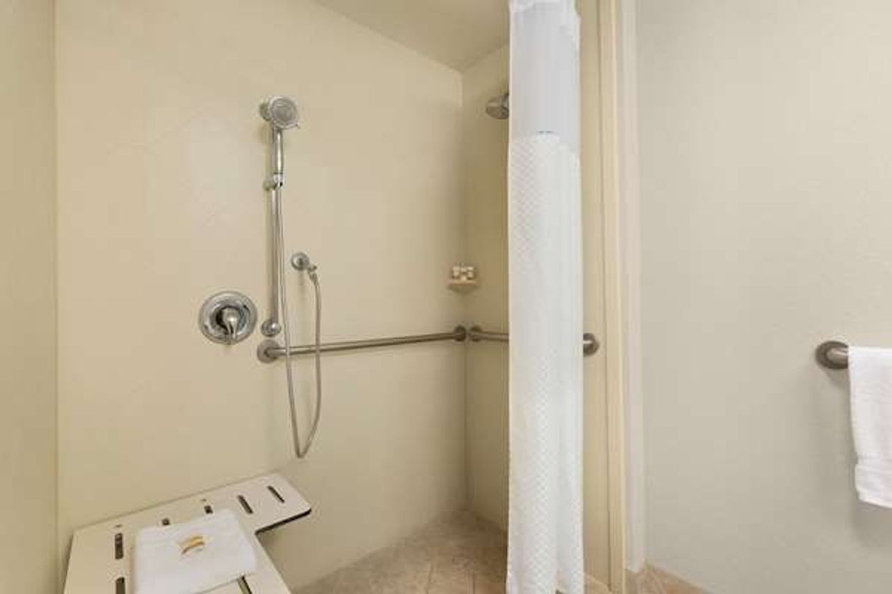 Photo of La Quinta Inn & Suites by Wyndham Fresno Northwest