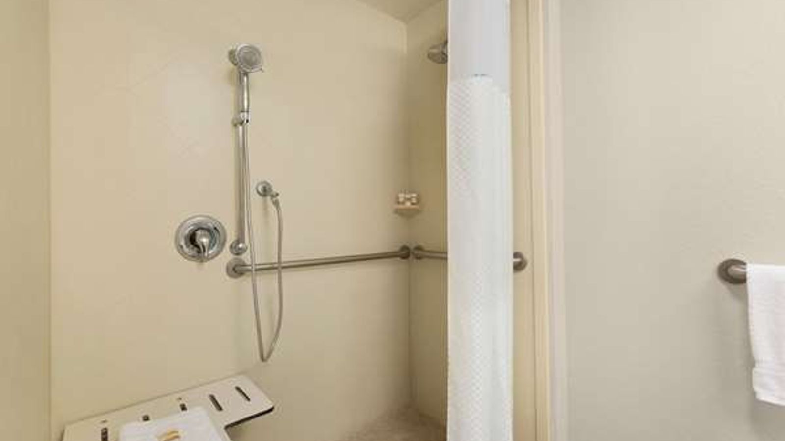 Photo of La Quinta Inn & Suites by Wyndham Fresno Northwest