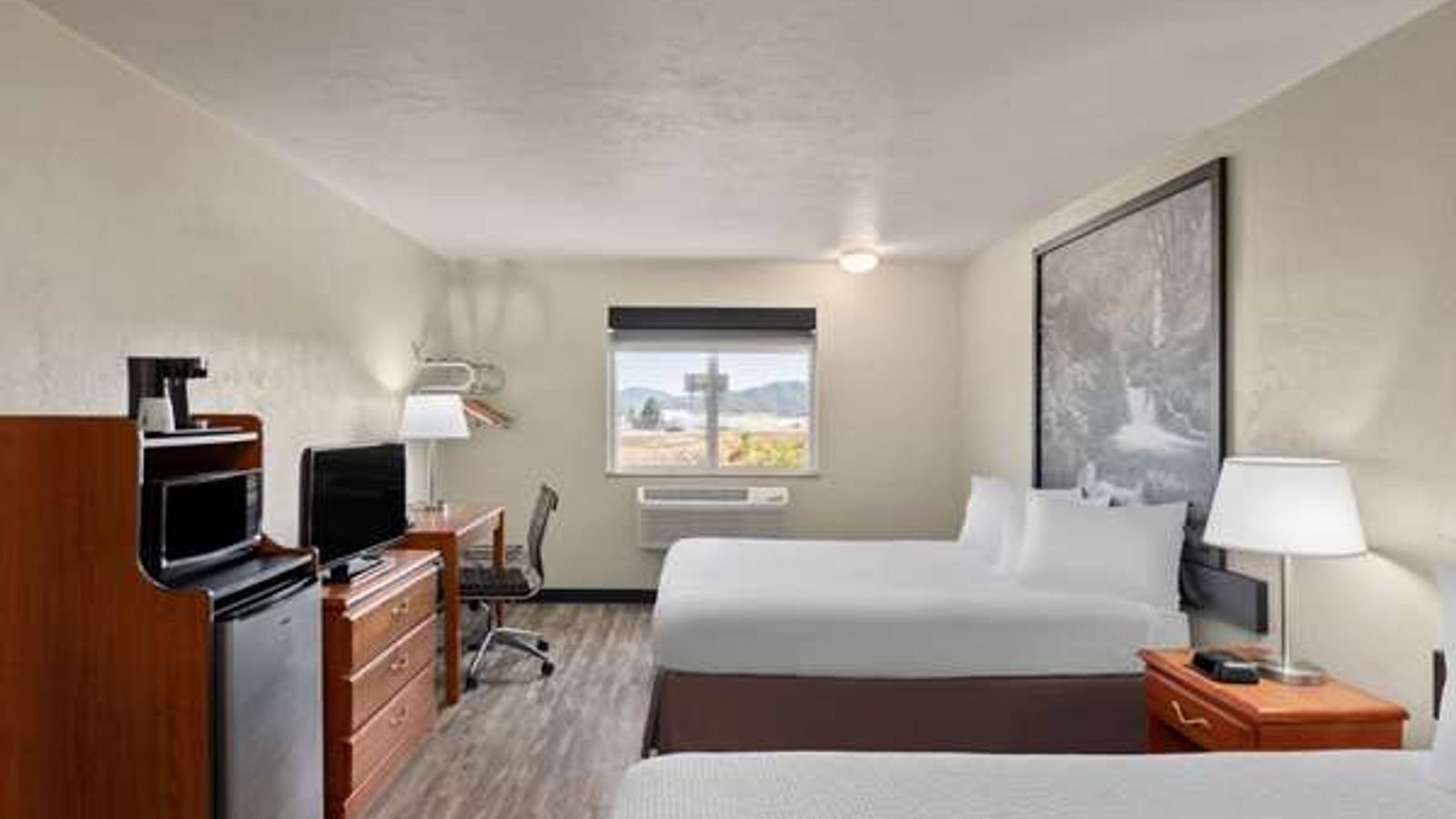 Photo of Super 8 by Wyndham Roseburg