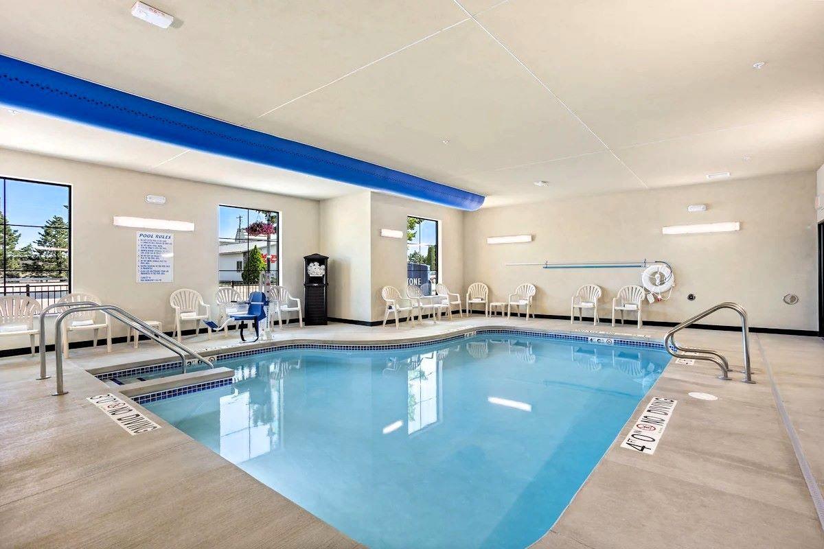 Cobblestone Hotel & Suites - Lynden - Indoor Pool