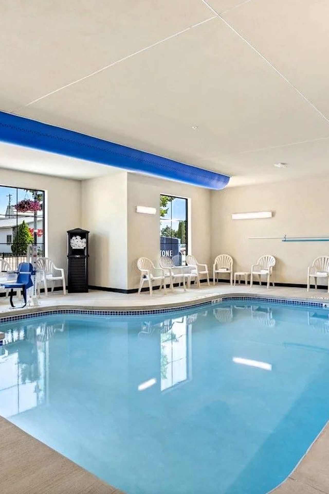 Cobblestone Hotel & Suites - Lynden - Indoor Pool