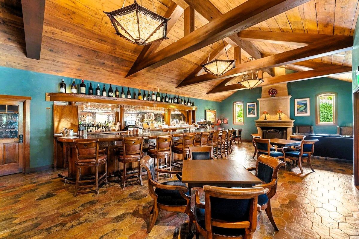 Photo of Vinarosa Resort & Spa - The Front Room, the on-site bar experience