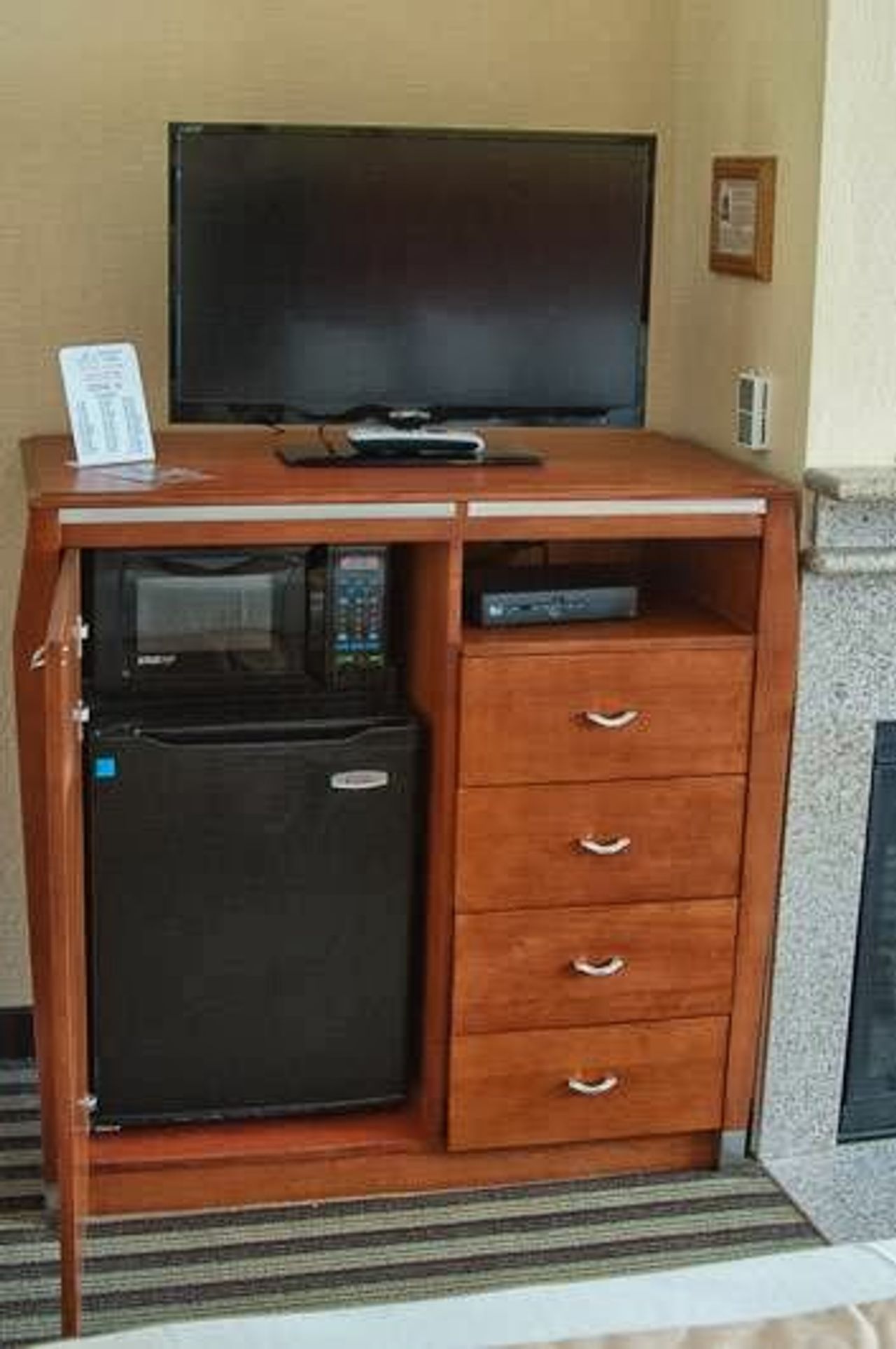 Photo of Deer Haven Inn - Flat TV, Fireplace, Mini-fridge, Microwave