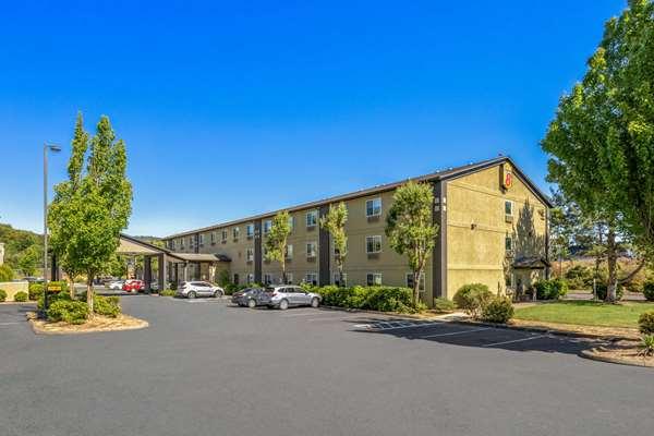 Photo of Super 8 by Wyndham Roseburg