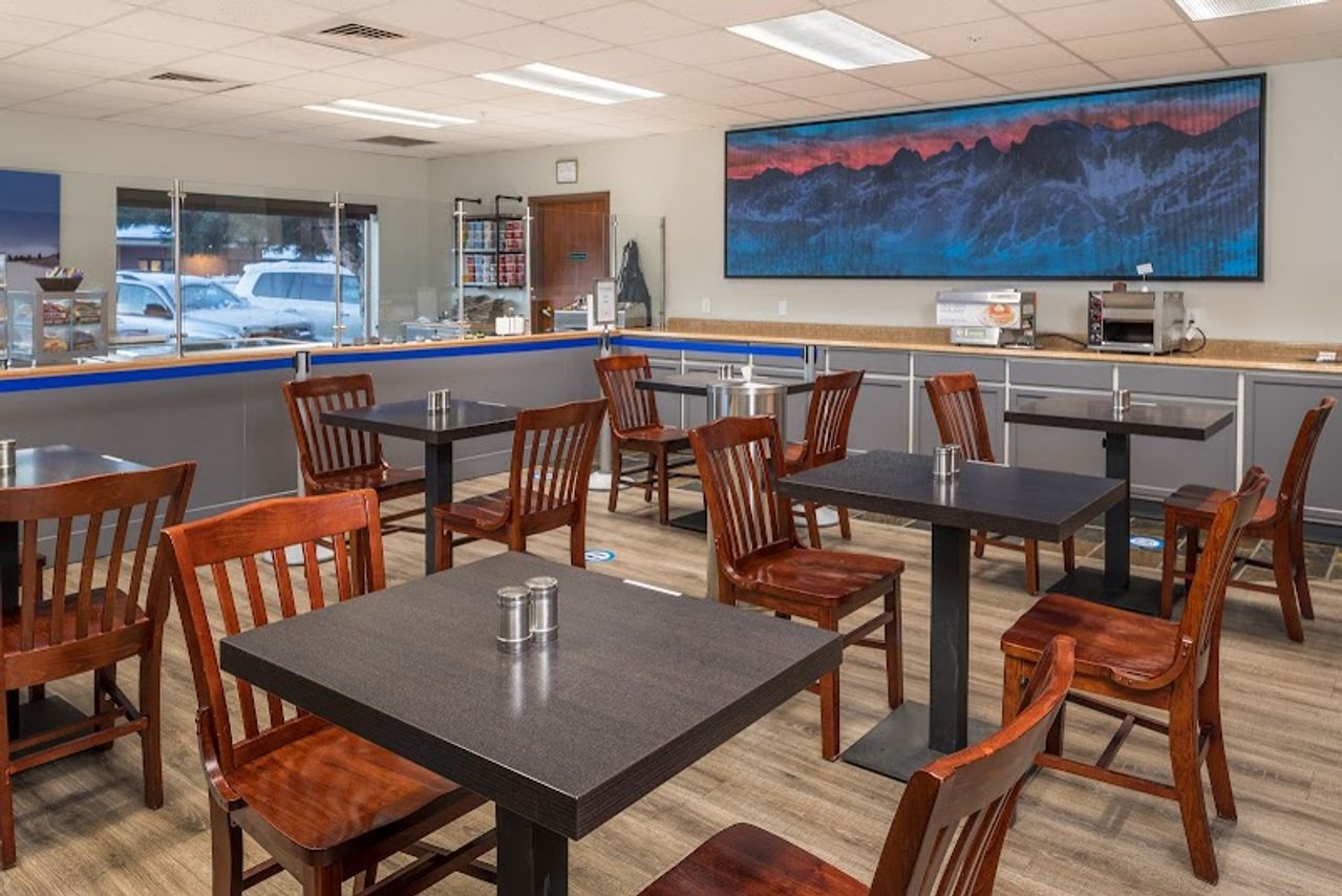 Photo of Wood River Inn & Suites