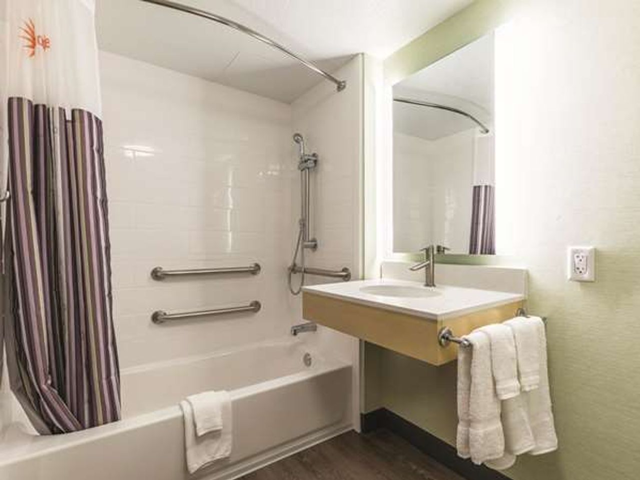 Photo of La Quinta Inn & Suites by Wyndham San Francisco Airport N