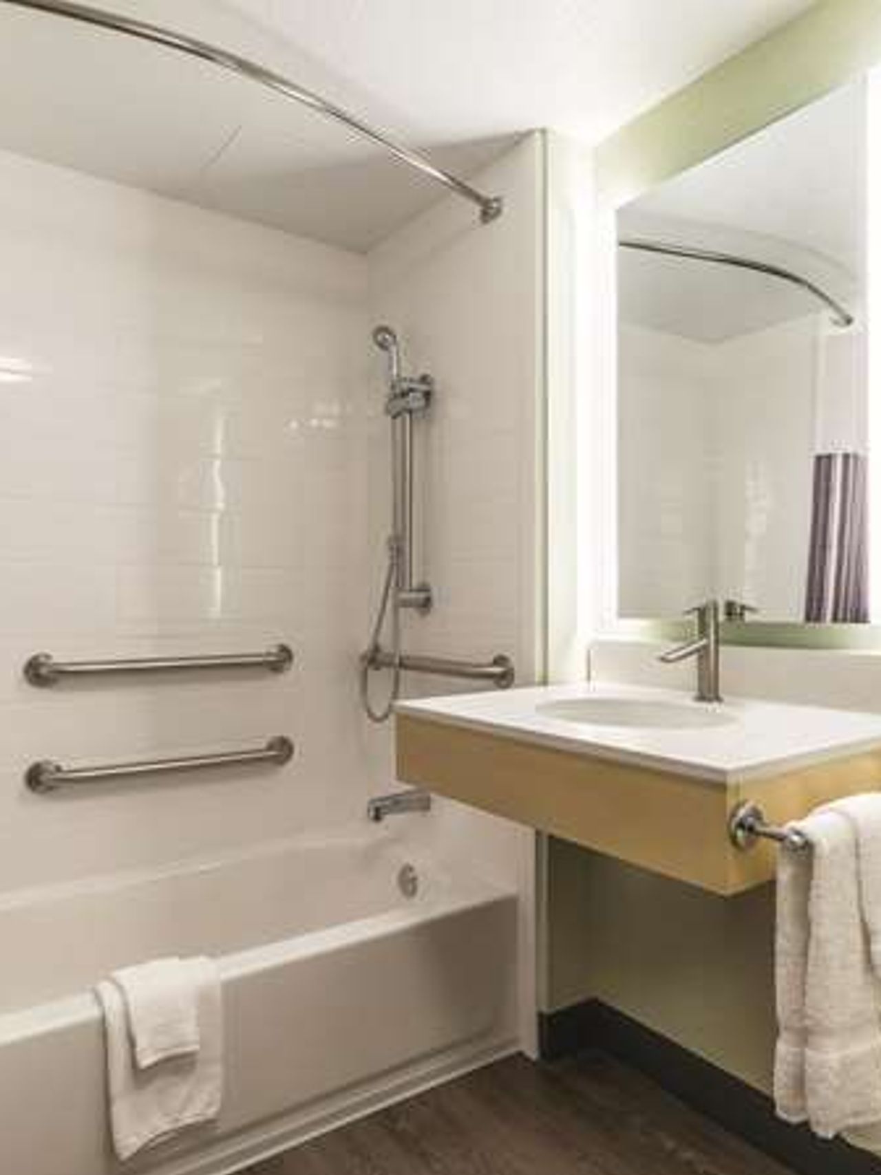 Photo of La Quinta Inn & Suites by Wyndham San Francisco Airport N