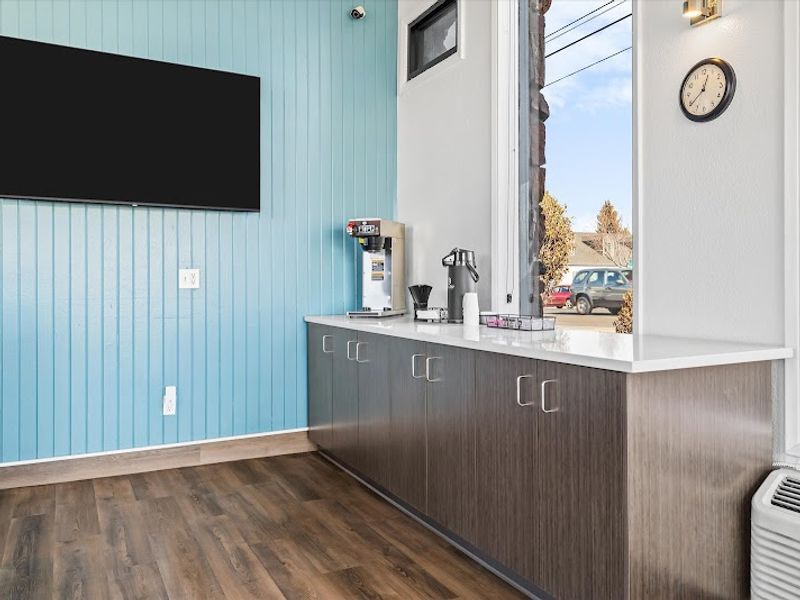Photo of bend inn & suites