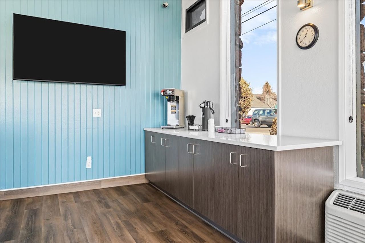 Photo of bend inn & suites