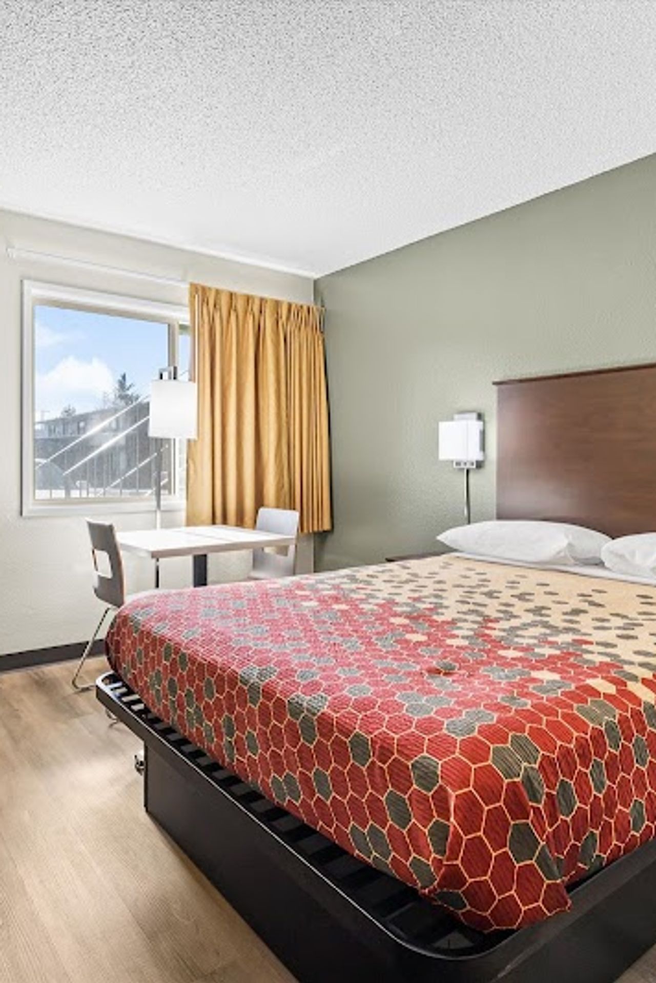 Photo of bend inn & suites