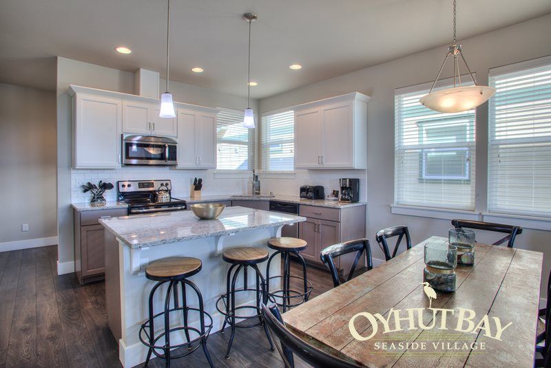 Photo of Oyhut Bay Seaside Resort - Full kitchen