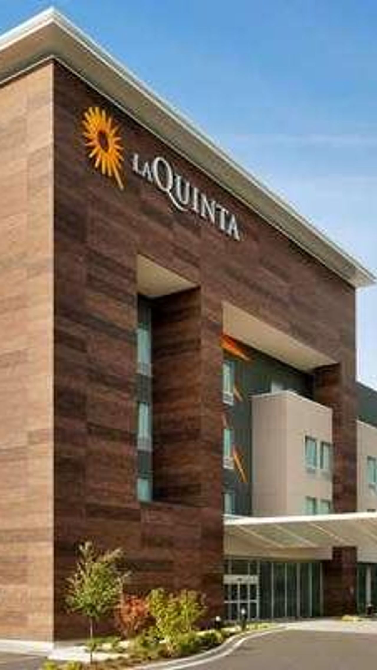 Photo of La Quinta Inn & Suites by Wyndham Burlington
