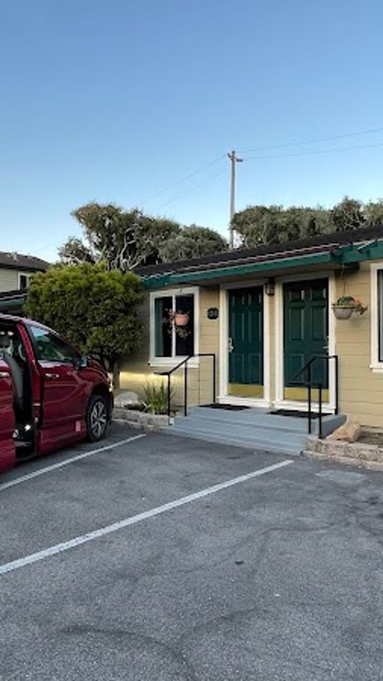 Photo of Sea Breeze Inn and Cottages - On-site free parking