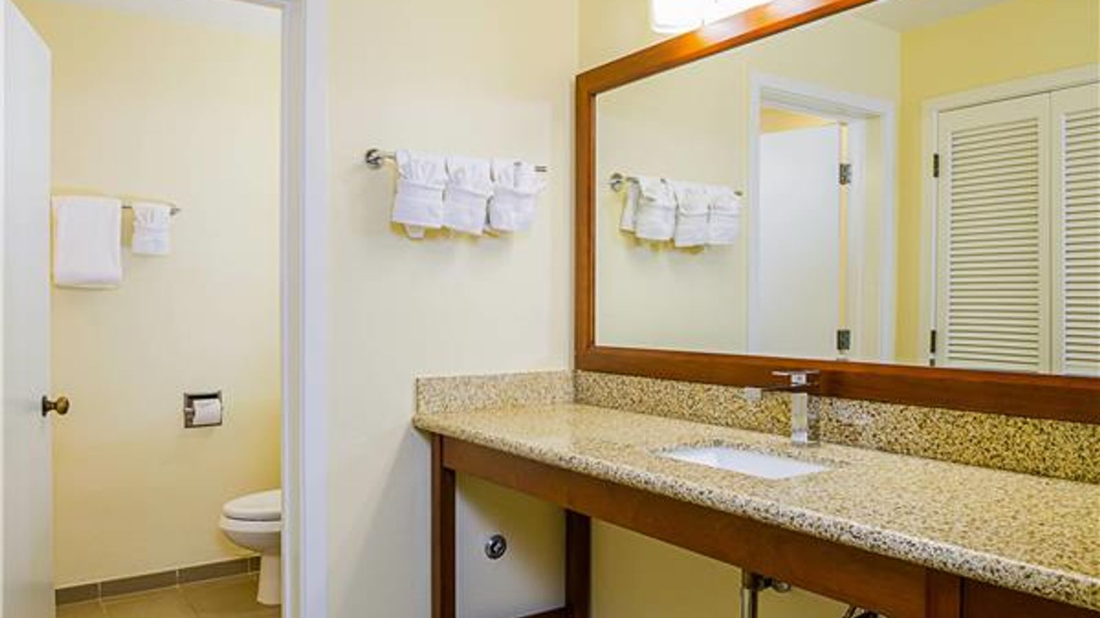 Photo of Comfort Inn Monterey Peninsula Airport - Bathroom