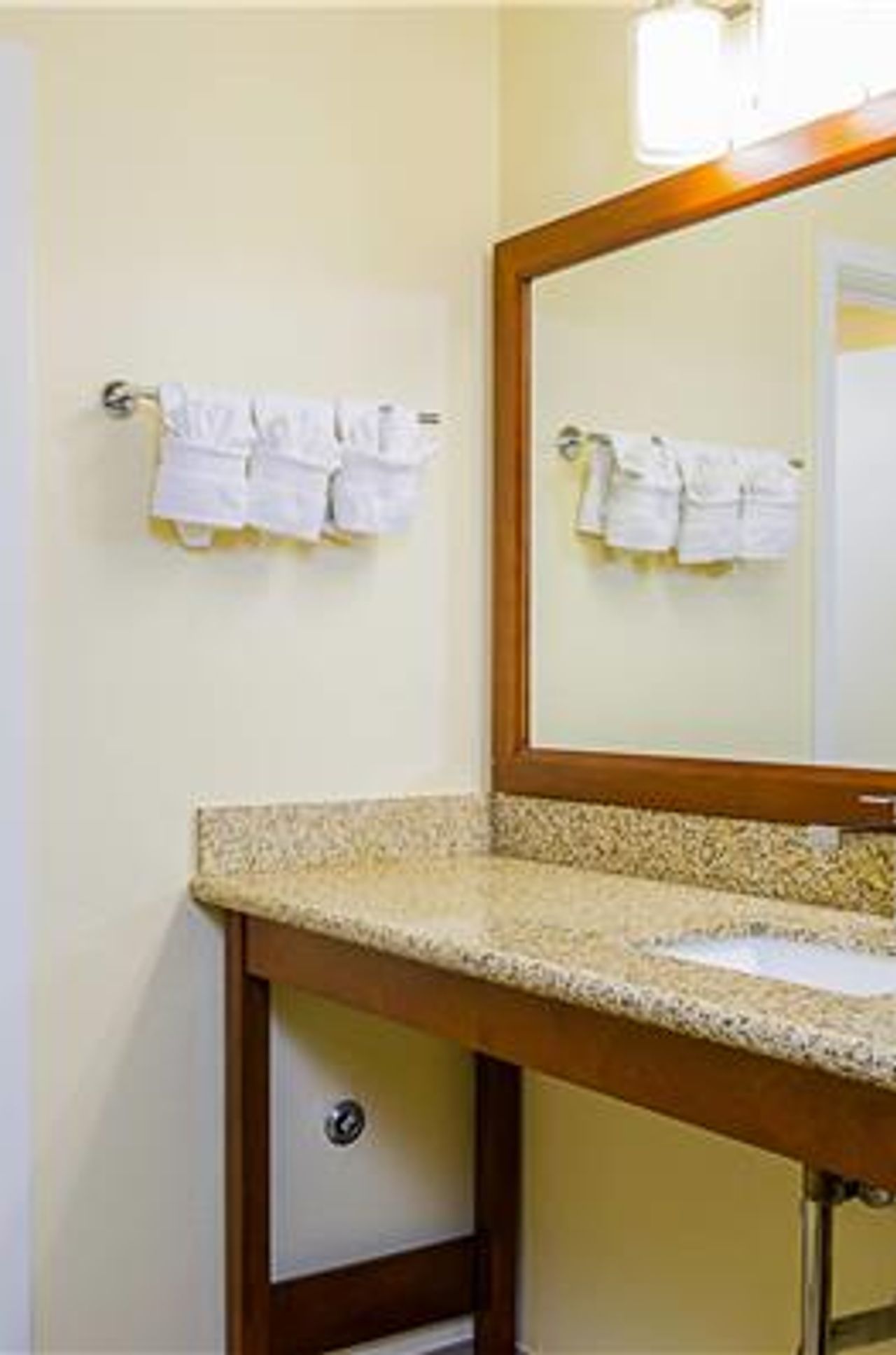 Photo of Comfort Inn Monterey Peninsula Airport - Bathroom