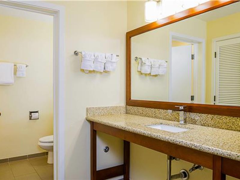 Photo of Comfort Inn Monterey Peninsula Airport - Bathroom
