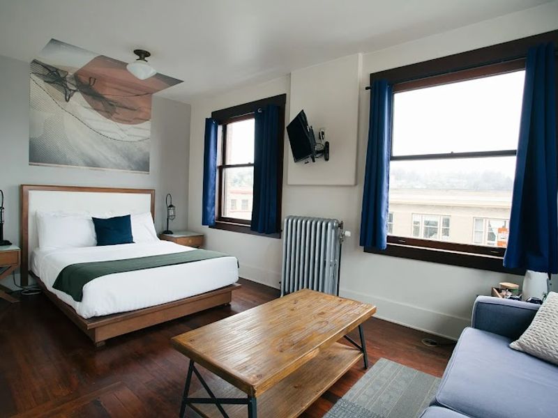 Photo of Commodore Hotel - Standard Room, Queen Bed and Private Bath