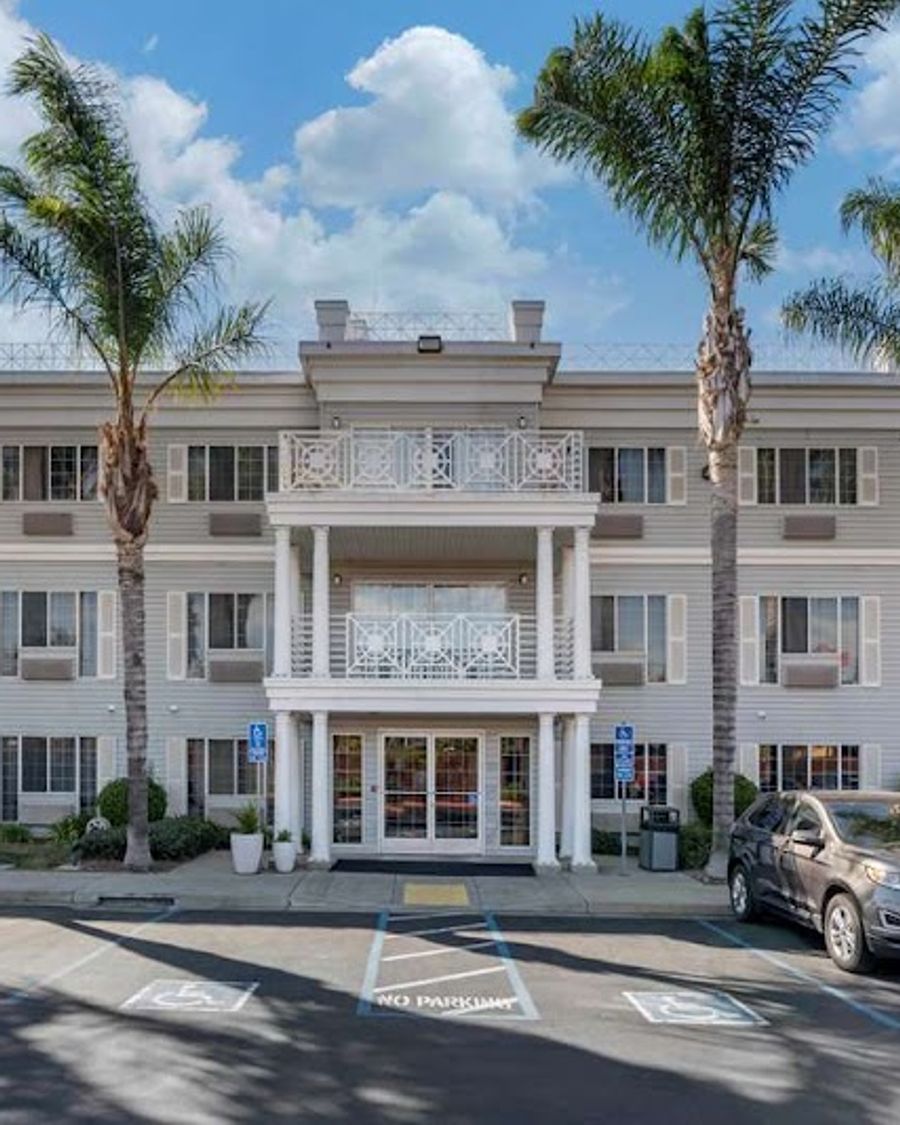 Best Western Luxury Inn