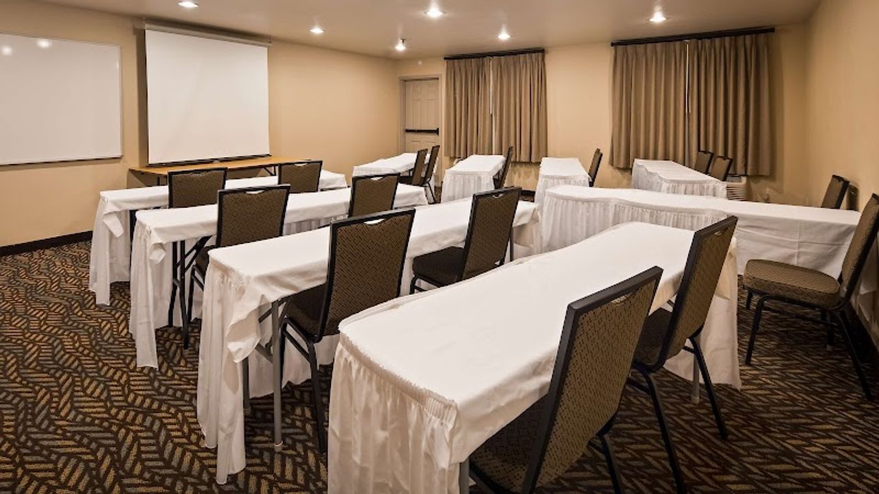 Photo of Best Western Palm Court Inn - Meeting Area