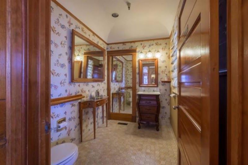 Photo of Pacific Grove Inn - Bathroom