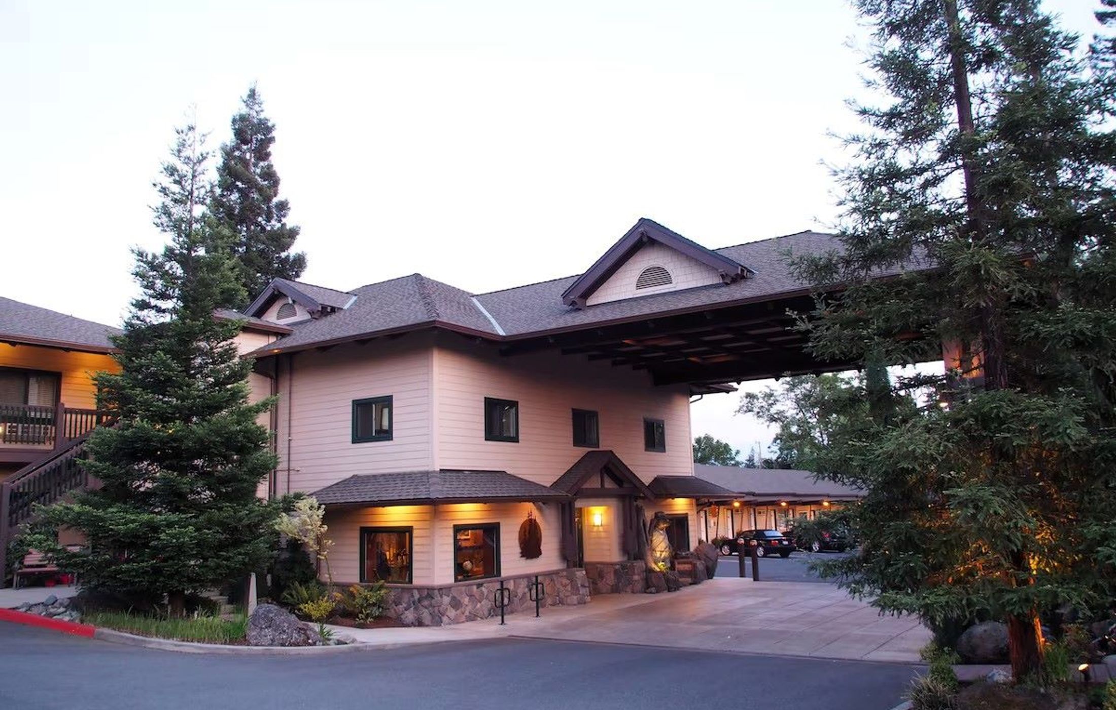 Redwood Hyperion Suites