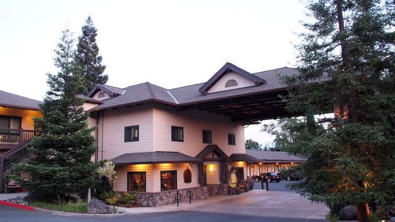 Redwood Hyperion Suites